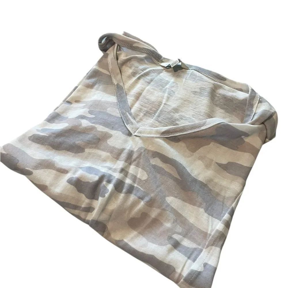 Lucky Brand sz small Beige Camo V-Neck Shirt like new never